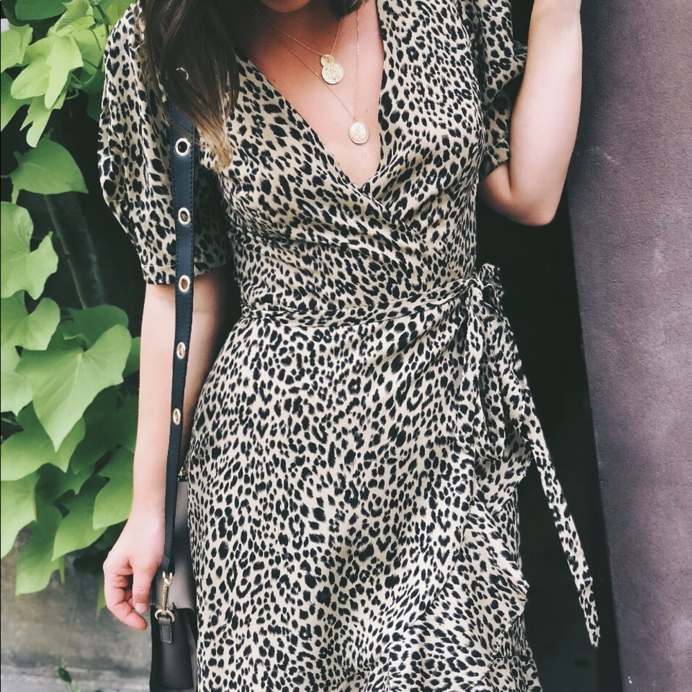 Last 1✨Tali Leopard Print Puff Shoulder Wrap Dress - Picture 3 of 8